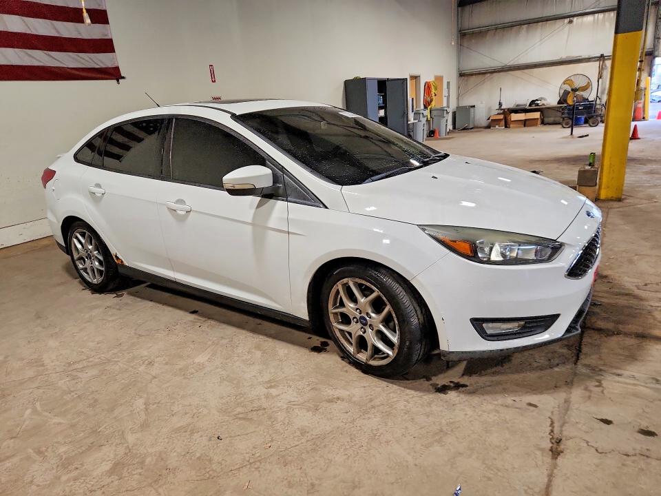 Photo 4 from auction – 2015 FORD FOCUS with VIN 1FADP3F20FL245174