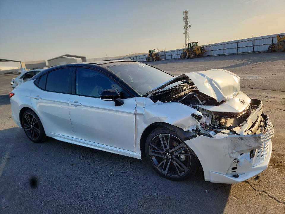 Zdjęcie 4 z aukcji – 2026 TOYOTA CAMRY z VIN 4T1DBADK7TU054627