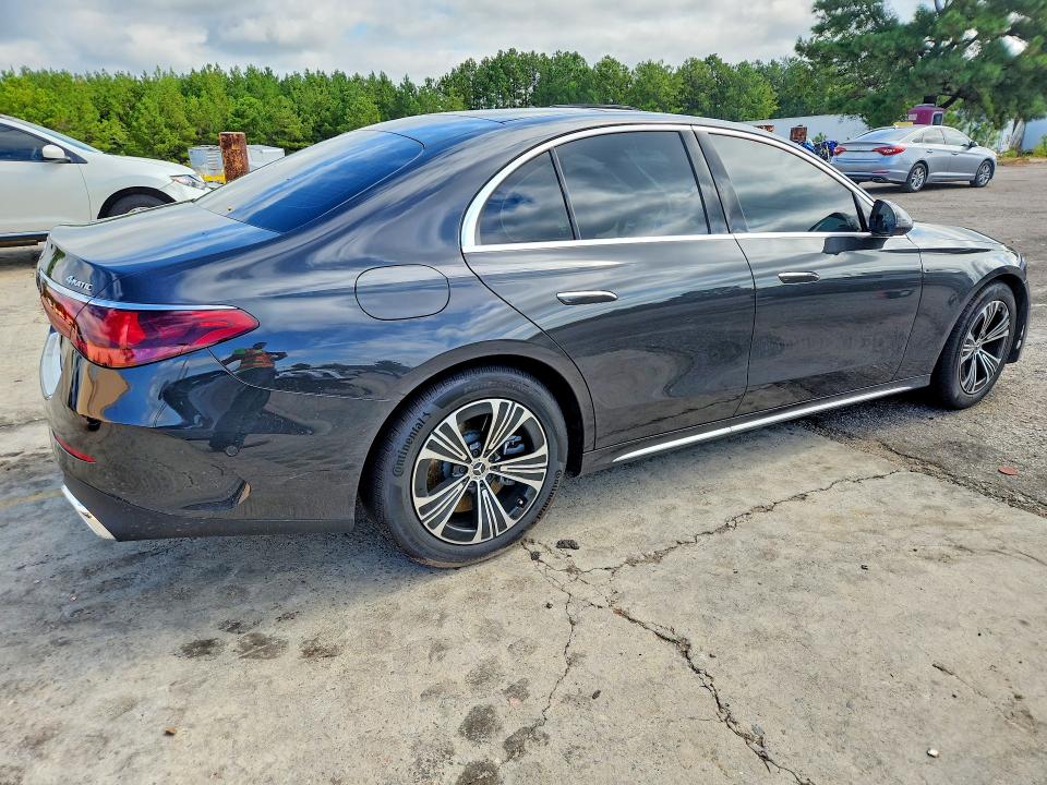 Photo 3 from auction – 2025 MERCEDES-BENZ E with VIN W1KLF6BB4SA165842