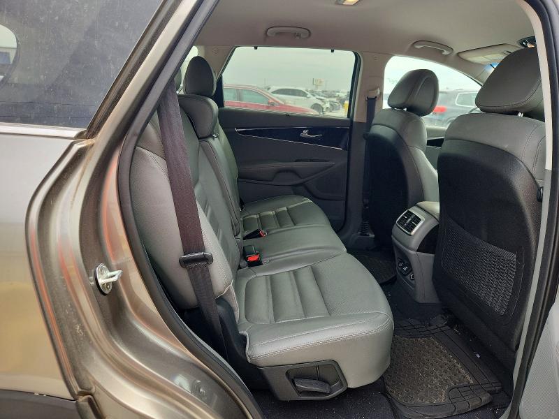Photo 11 from auction – 2016 KIA SORENTO with VIN 5XYPH4A16GG047429