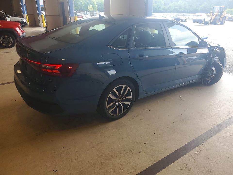 Photo 3 from auction – 2025 VOLKSWAGEN JETTA with VIN 3VW7X7BU2SM036627