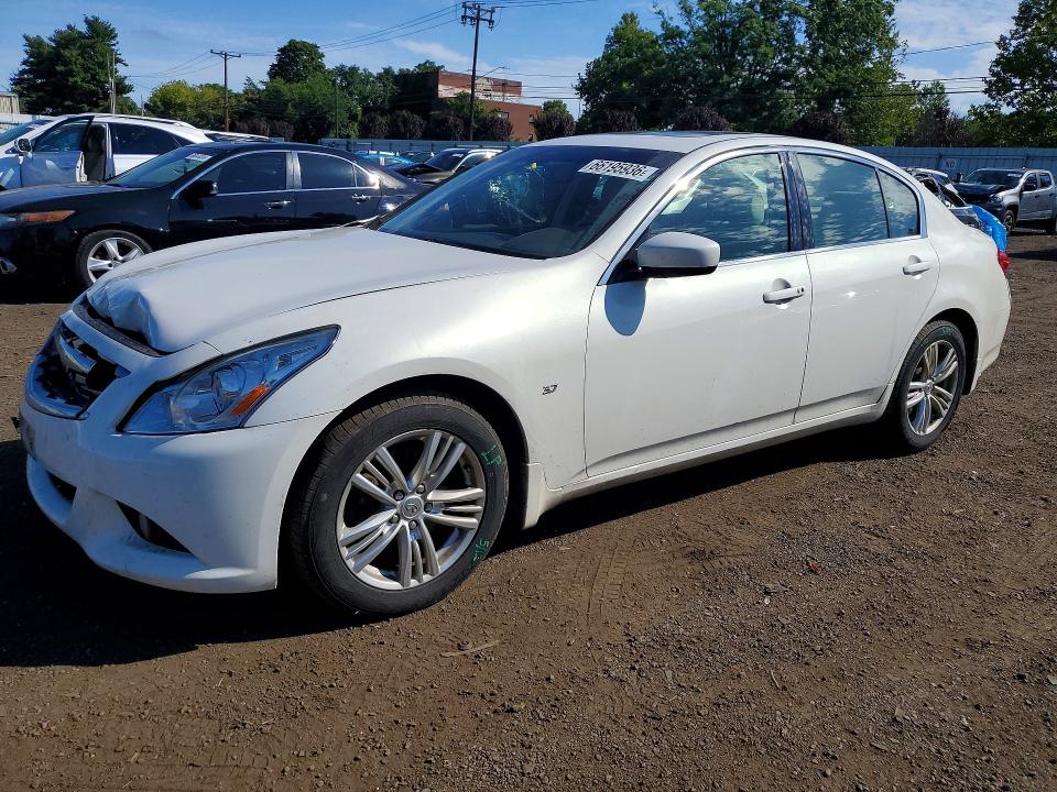2015 INFINITI Q40