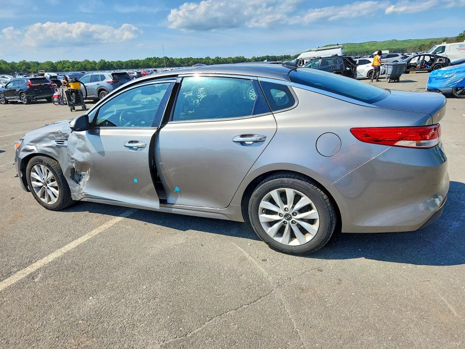 Photo 2 from auction – 2018 KIA OPTIMA with VIN 5XXGU4L39JG220849