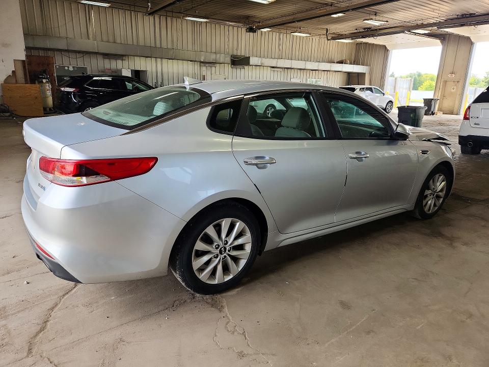 Photo 3 from auction – 2016 KIA OPTIMA with VIN 5XXGT4L38GG009153