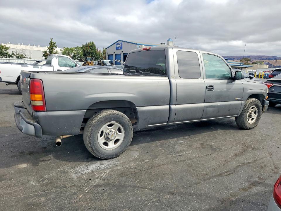 Photo 3 from auction – 2001 CHEVROLET SILVERADO with VIN 2GCEC19W611303185