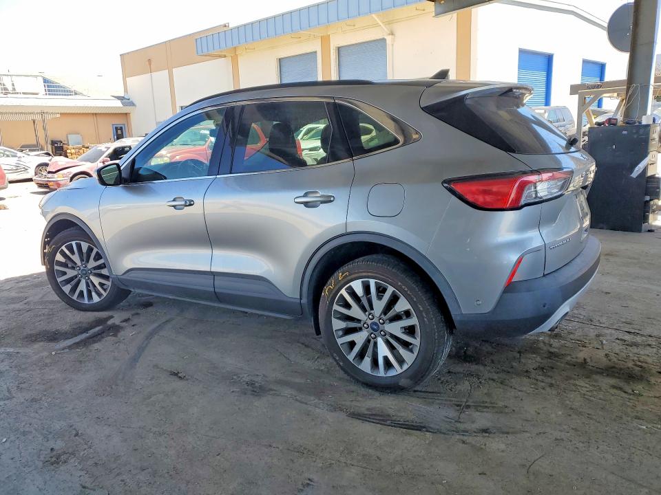 Photo 2 from auction – 2021 FORD ESCAPE with VIN 1FMCU9DZ2MUA59219