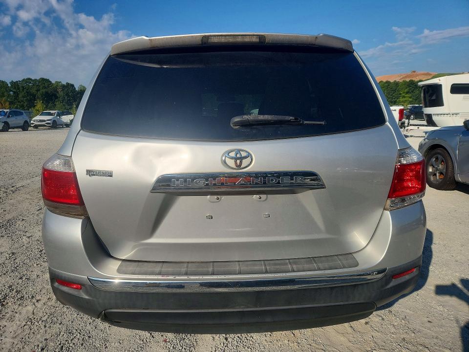 Foto 6 de la subasta – 2013 TOYOTA HIGHLANDER con VIN 5TDZA3EH3DS033498