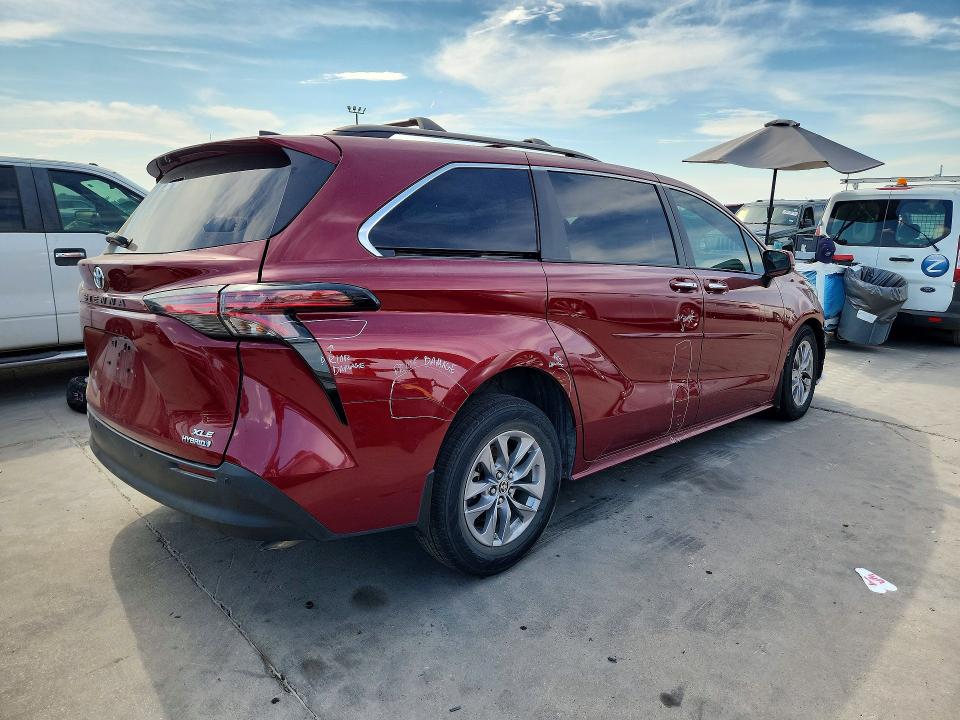 Снимка 3 от търг – 2022 TOYOTA SIENNA с VIN 5TDYRKEC9NS118009