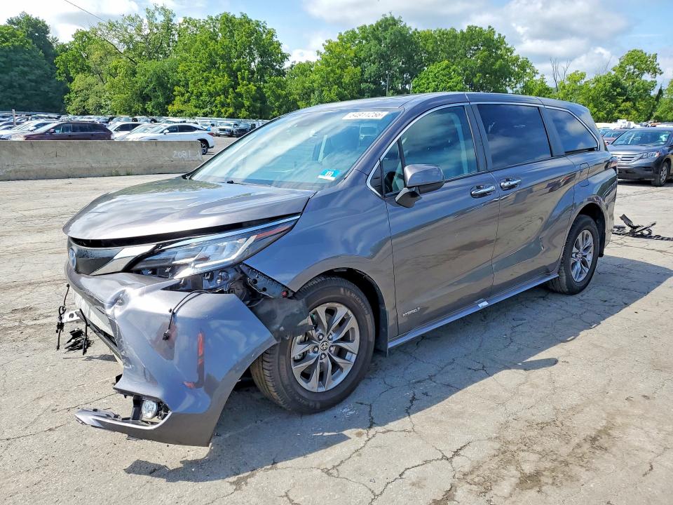 TOYOTA SIENNA 2021 with VIN 5TDYRKEC2MS006912 - Photo from auction