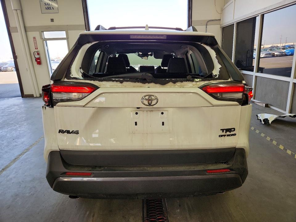 Photo 6 from auction – 2022 TOYOTA RAV4 with VIN 2T3S1RFV3NW260554