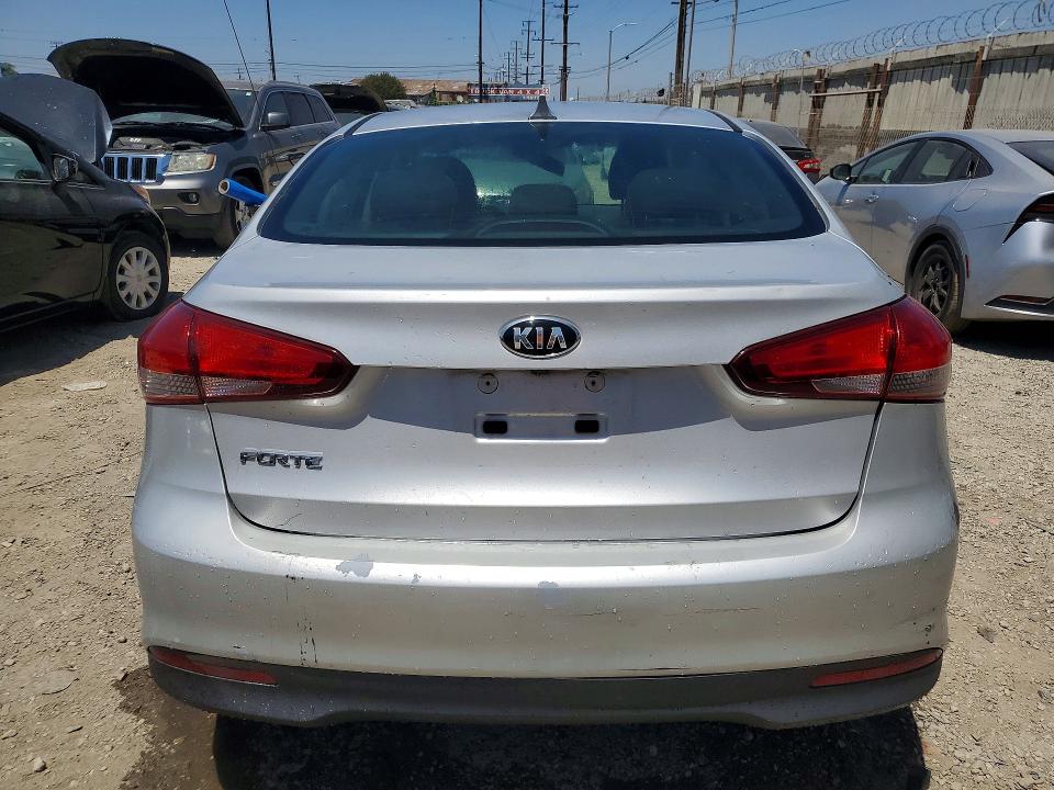 Photo 6 from auction – 2018 KIA FORTE with VIN 3KPFK4A77JE271671