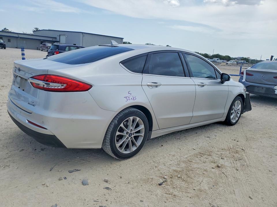 Photo 3 from auction – 2019 FORD FUSION with VIN 3FA6P0LU1KR105658
