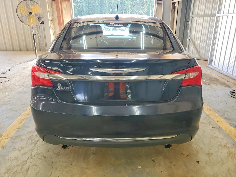 Photo 6 from auction – 2014 CHRYSLER 200 with VIN 1C3CCBCG0EN134935