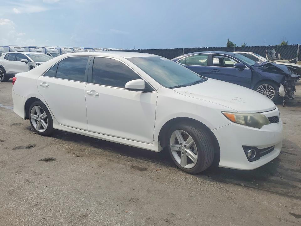 Zdjęcie 4 z aukcji – 2014 TOYOTA CAMRY z VIN 4T1BF1FK9EU749154