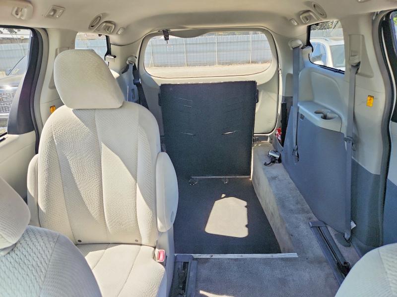 Photo 10 from auction – 2011 TOYOTA SIENNA with VIN 5TDKK3DC3BS077339