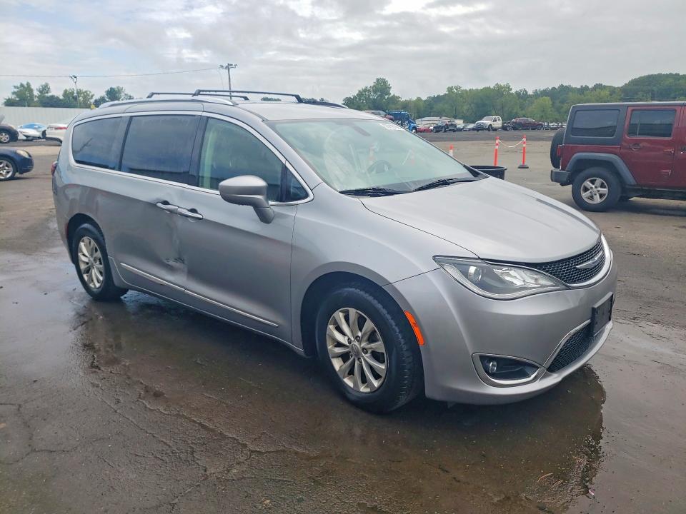 Photo 4 from auction – 2018 CHRYSLER PACIFICA with VIN 2C4RC1BG5JR290693