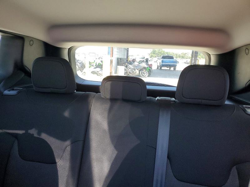 Photo 10 from auction – 2018 JEEP RENEGADE with VIN ZACCJBAB7JPH10109