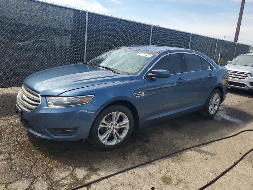 FORD TAURUS 2018 с VIN 1FAHP2H82JG123611 - Фото с аукциона