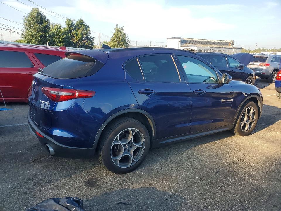 Photo 3 from auction – 2018 ALFA ROMEO STELVIO with VIN ZASFAKPN0J7B69357