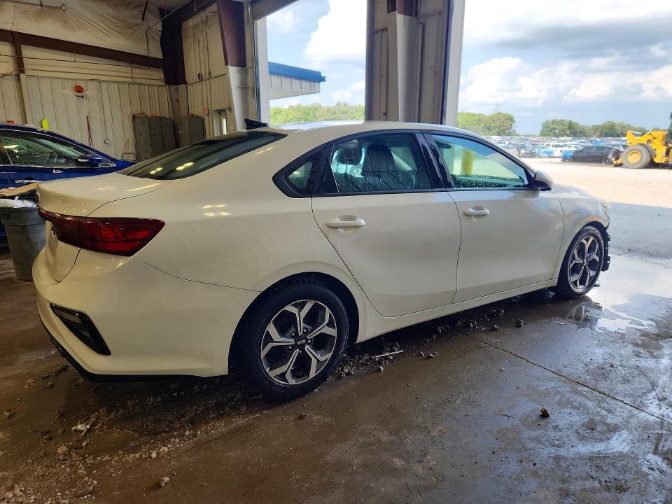 Photo 3 from auction – 2019 KIA FORTE with VIN 3KPF24AD5KE114518