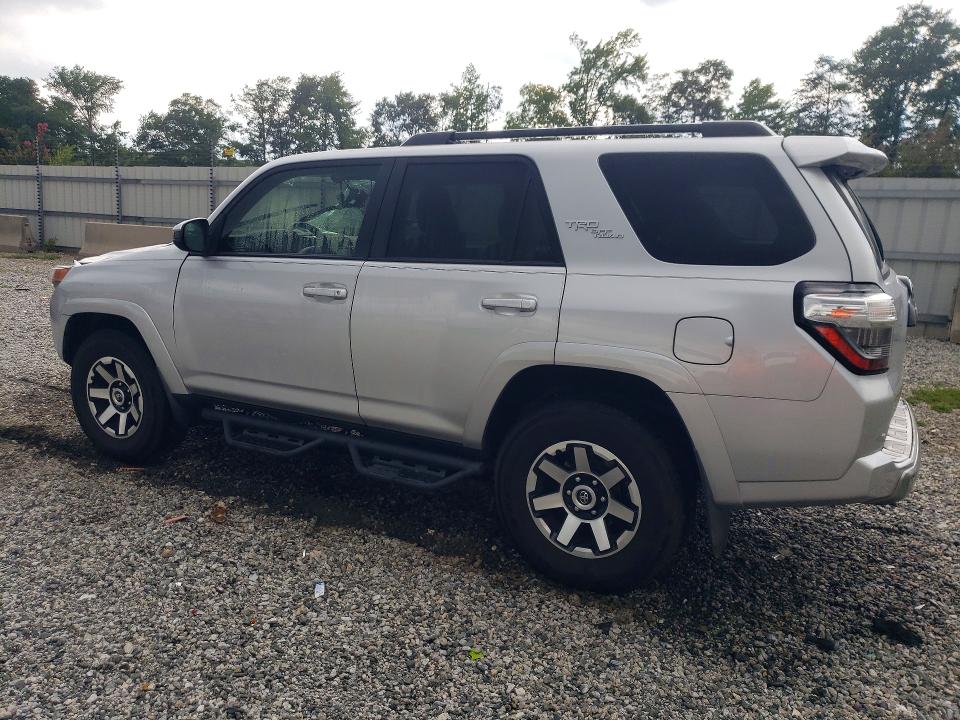 Photo 2 from auction – 2020 TOYOTA 4RUNNER with VIN JTEBU5JR5L5772729