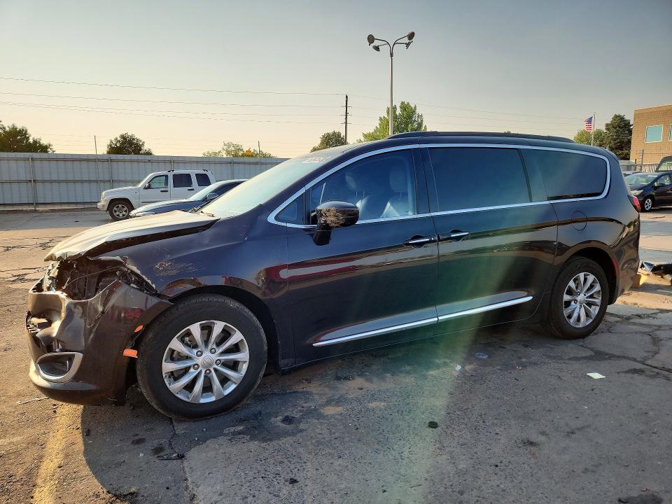 CHRYSLER PACIFICA 2017 with VIN 2C4RC1BG9HR576718 - Photo from auction