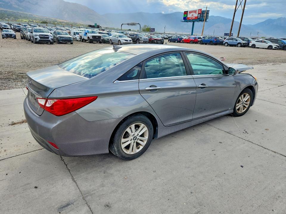 Photo 3 from auction – 2014 HYUNDAI SONATA with VIN 5NPEB4AC6EH832887