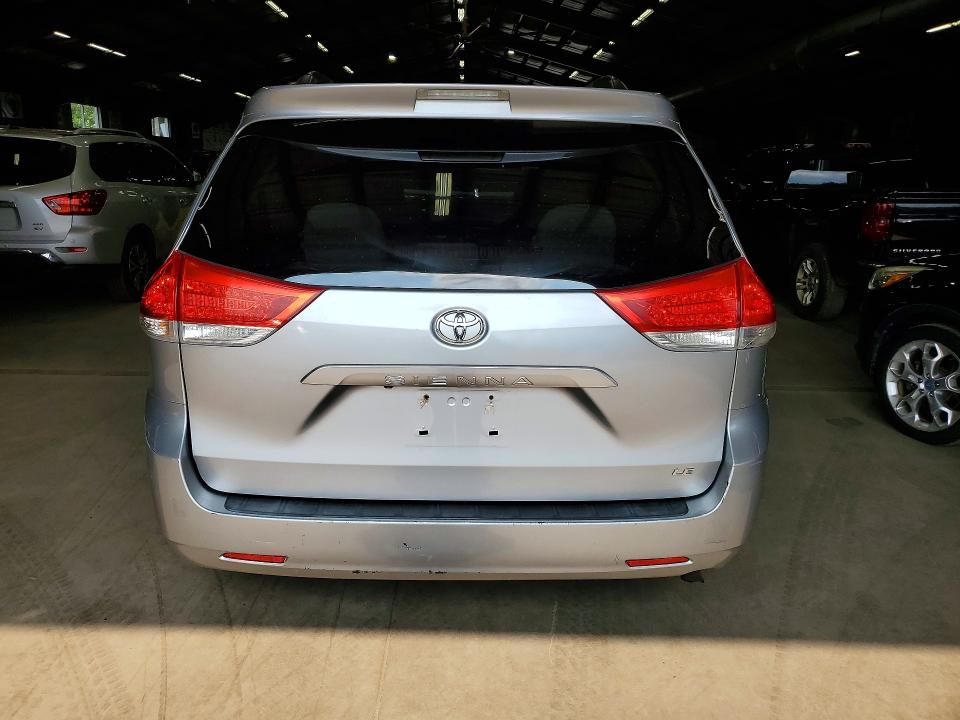 Zdjęcie 6 z aukcji – 2014 TOYOTA SIENNA z VIN 5TDKK3DC8ES421784