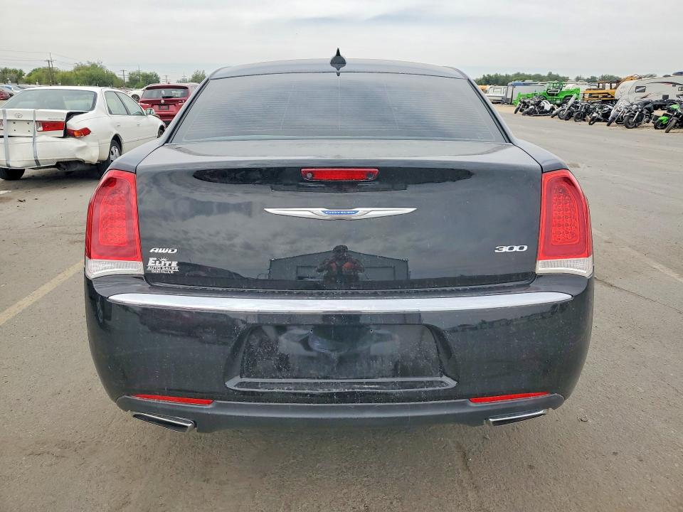 Photo 6 from auction – 2018 CHRYSLER 300 with VIN 2C3CCAKG6JH268427
