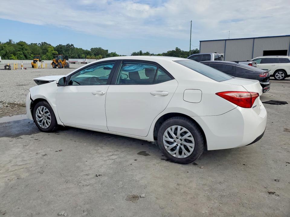 Photo 2 from auction – 2018 TOYOTA COROLLA with VIN 2T1BURHE0JC117960