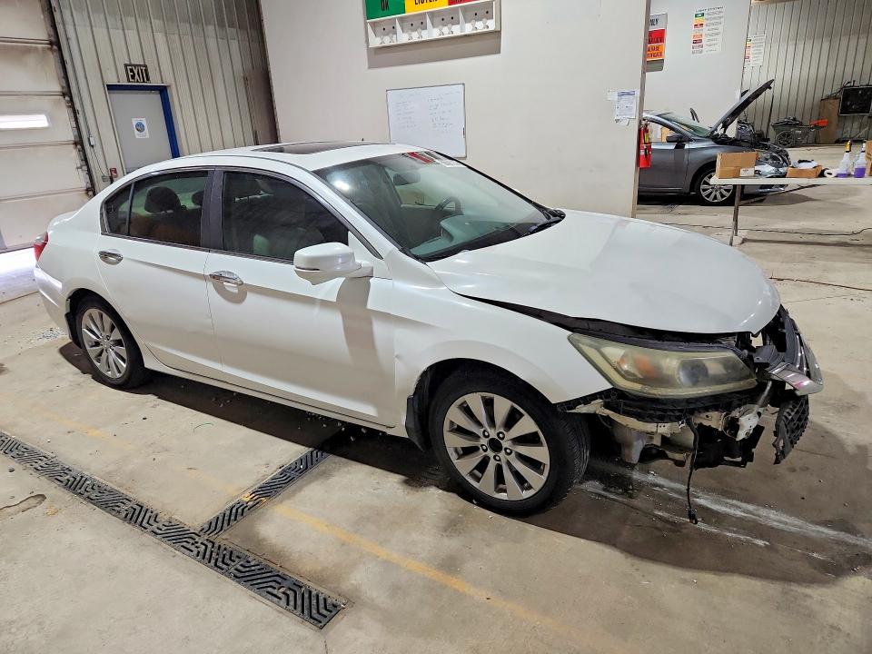 Photo 4 from auction – 2014 HONDA ACCORD with VIN 1HGCR2F70EA161972