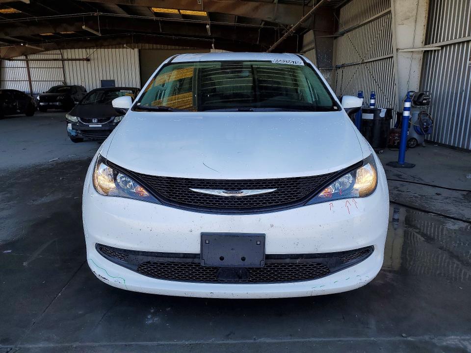 Photo 5 from auction – 2023 CHRYSLER VOYAGER with VIN 2C4RC1CG3PR515751