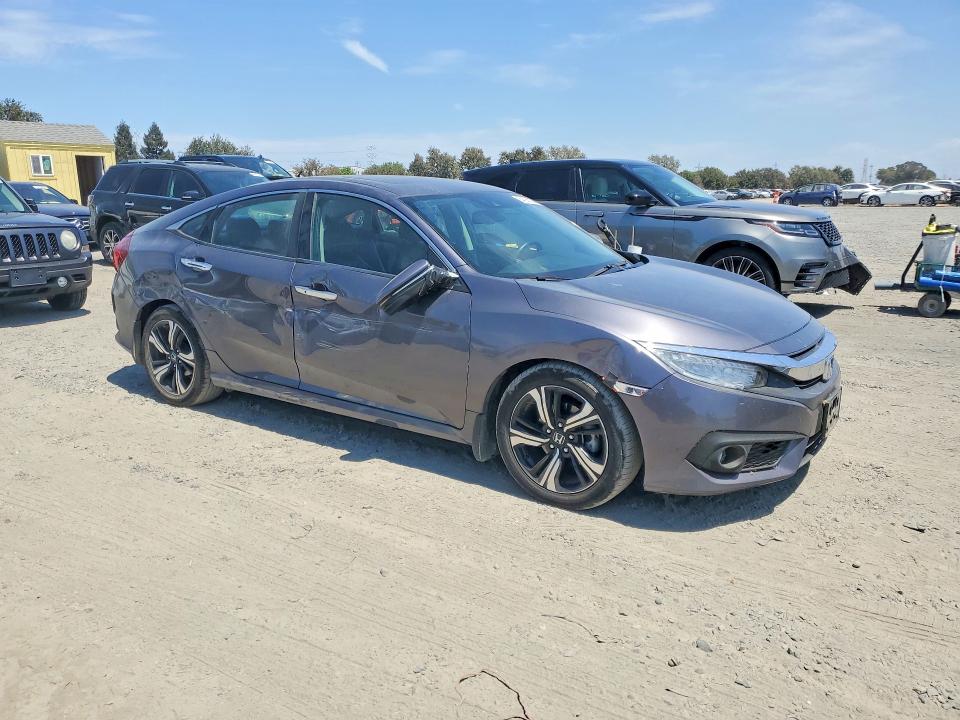 Photo 4 from auction – 2017 HONDA CIVIC with VIN 2HGFC1F92HH654326