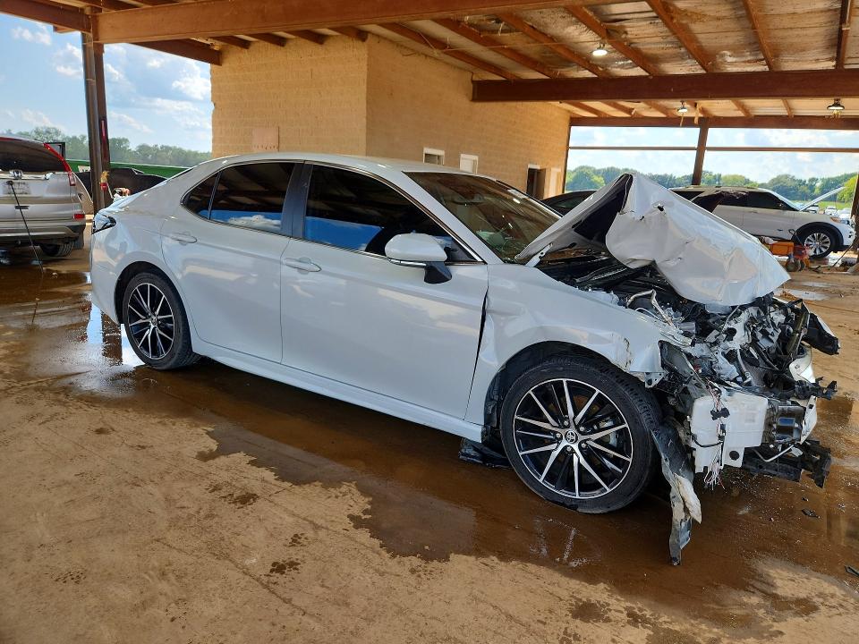 Photo 4 from auction – 2023 TOYOTA CAMRY with VIN 4T1T11AK4PU148554