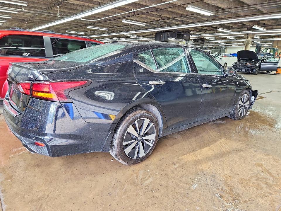 Photo 3 from auction – 2021 NISSAN ALTIMA with VIN 1N4BL4EV9MN301232