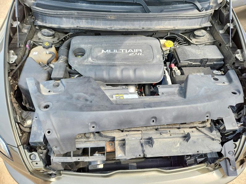 Photo 11 from auction – 2015 JEEP CHEROKEE with VIN 1C4PJLCB0FW670616