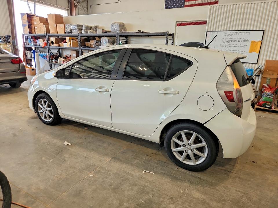 Photo 2 from auction – 2014 TOYOTA PRIUS C with VIN JTDKDTB30E1573049