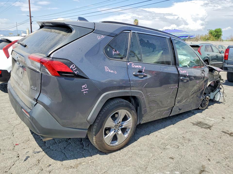Photo 3 from auction – 2022 TOYOTA RAV4 with VIN 2T3W1RFV2NW203845