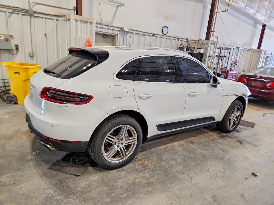Photo 3 from auction – 2016 PORSCHE MACAN with VIN WP1AB2A58GLB57626