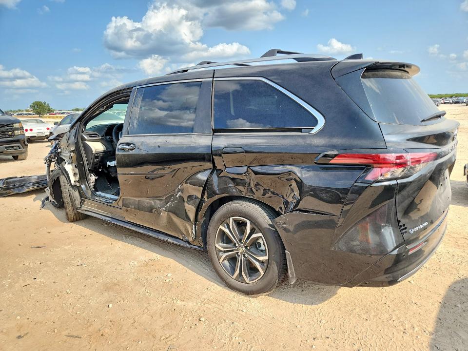 Photo 2 from auction – 2025 TOYOTA SIENNA with VIN 5TDESKFC6SS205352