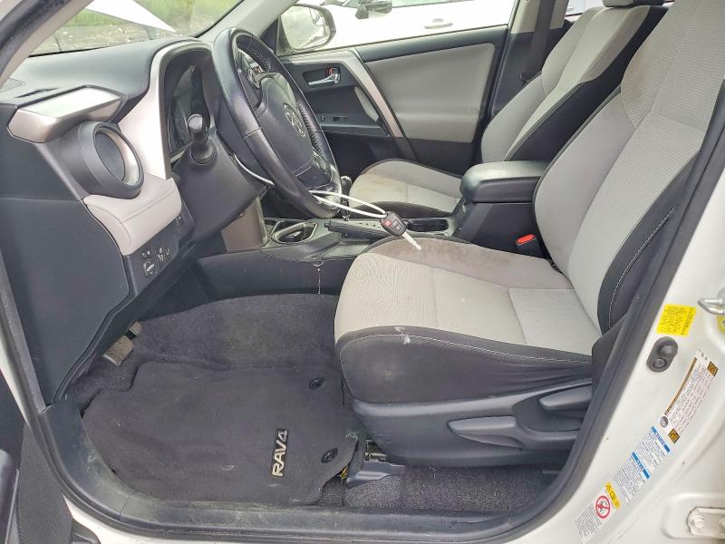 Photo 7 from auction – 2017 TOYOTA RAV4 with VIN JTMRFREV6HJ136329