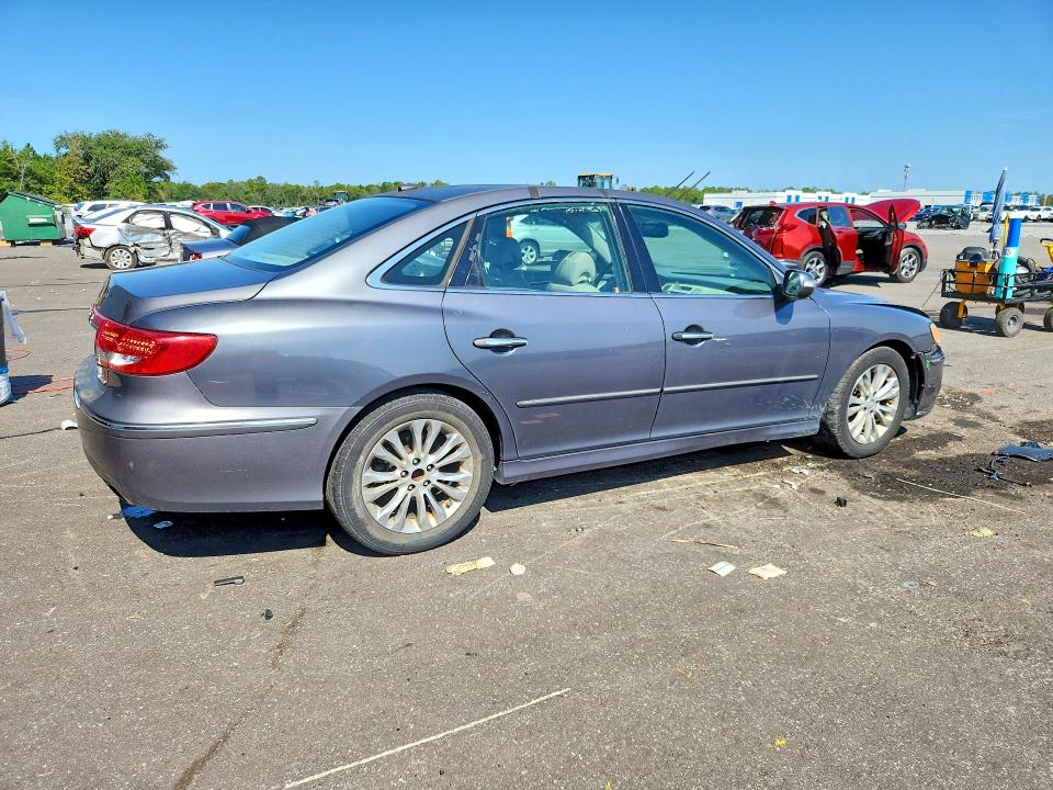 Photo 3 from auction – 2011 HYUNDAI AZERA with VIN KMHFC4DF3BA526722