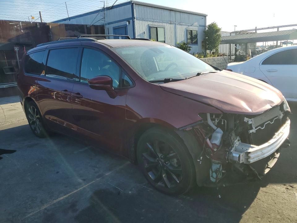 Photo 4 from auction – 2019 CHRYSLER PACIFICA with VIN 2C4RC1GG9KR657654