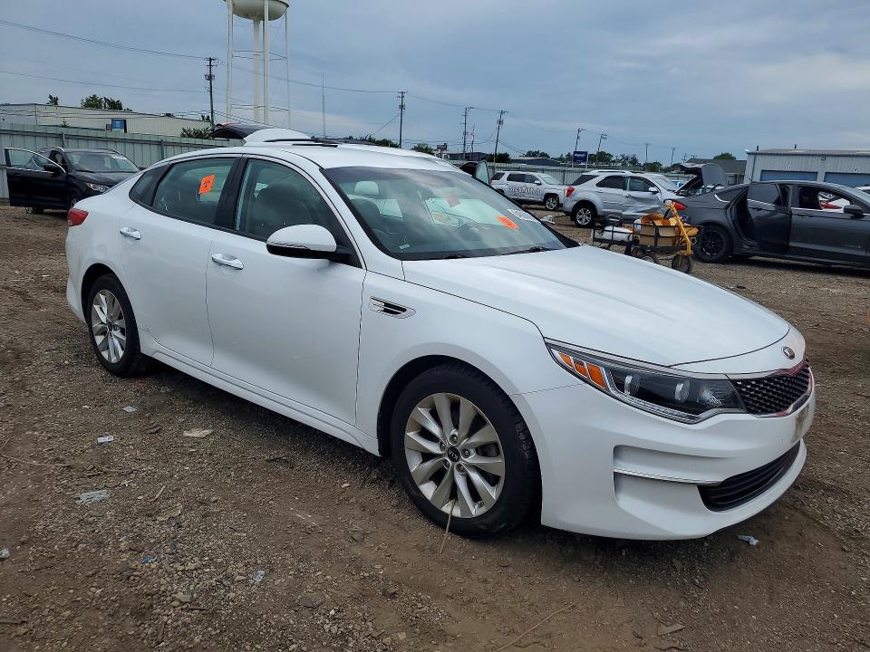 Photo 4 from auction – 2016 KIA OPTIMA with VIN 5XXGU4L36GG006801