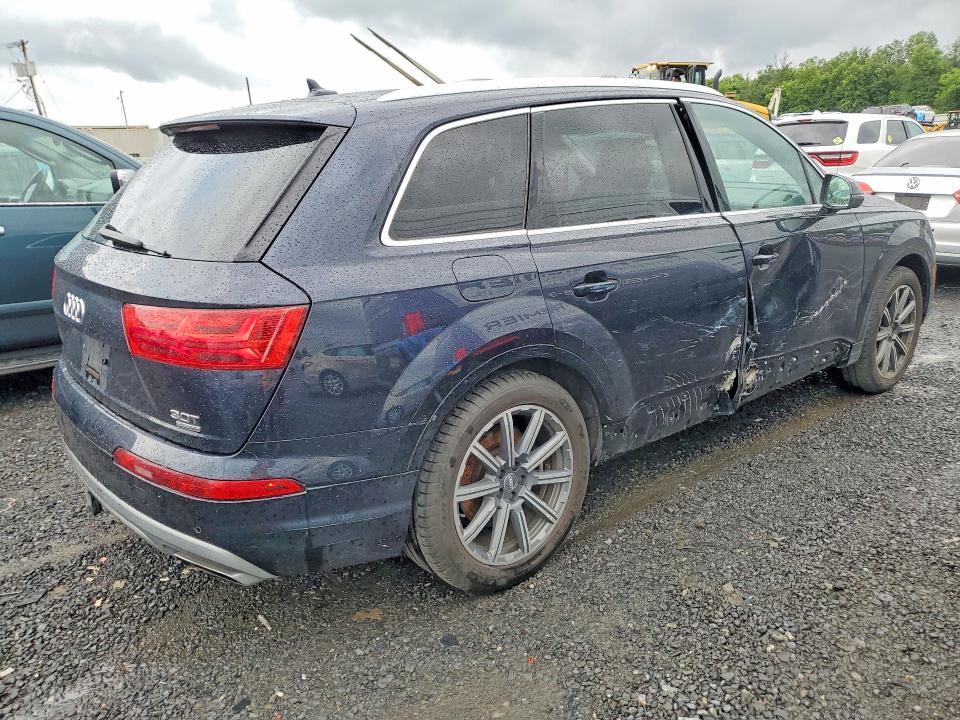 Фото 3 с аукциона – 2017 AUDI Q7 с VIN WA1LAAF78HD004865