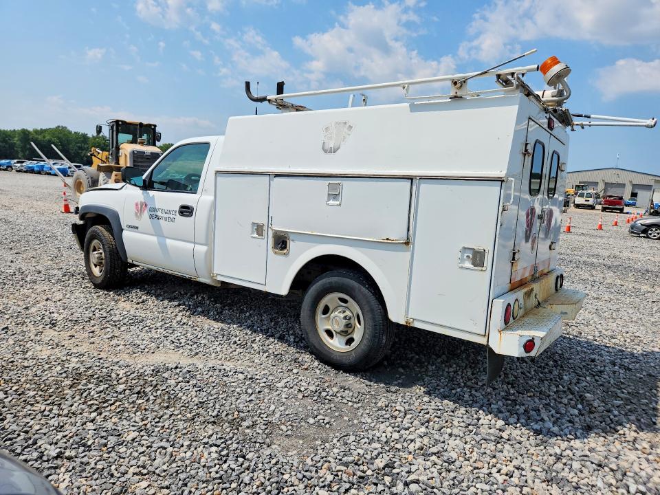 Photo 2 from auction – 2002 CHEVROLET SILVERADO with VIN 1GBGC24U62Z314270