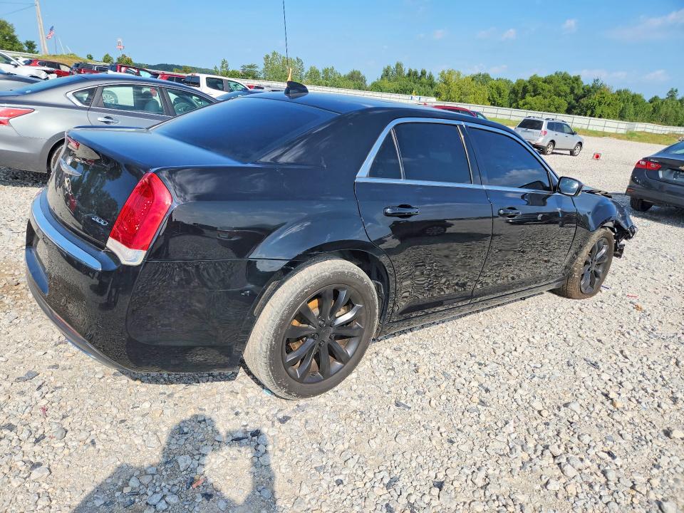 Photo 3 from auction – 2016 CHRYSLER 300 with VIN 2C3CCARG6GH262044