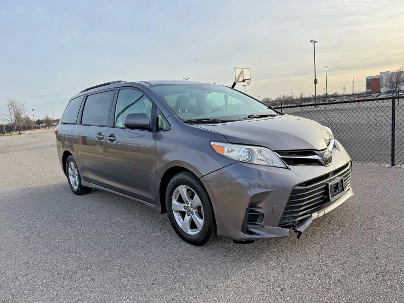 TOYOTA SIENNA 2018 with VIN 5TDKZ3DC1JS925096 - Photo from auction