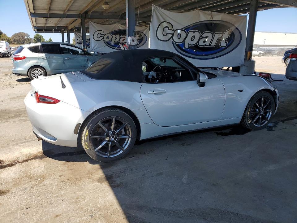 Photo 3 from auction – 2017 MAZDA MX-5 MIATA with VIN JM1NDAD74H0124520