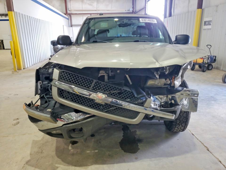 Photo 5 from auction – 2004 CHEVROLET SILVERADO with VIN 2GCEK19T741241163